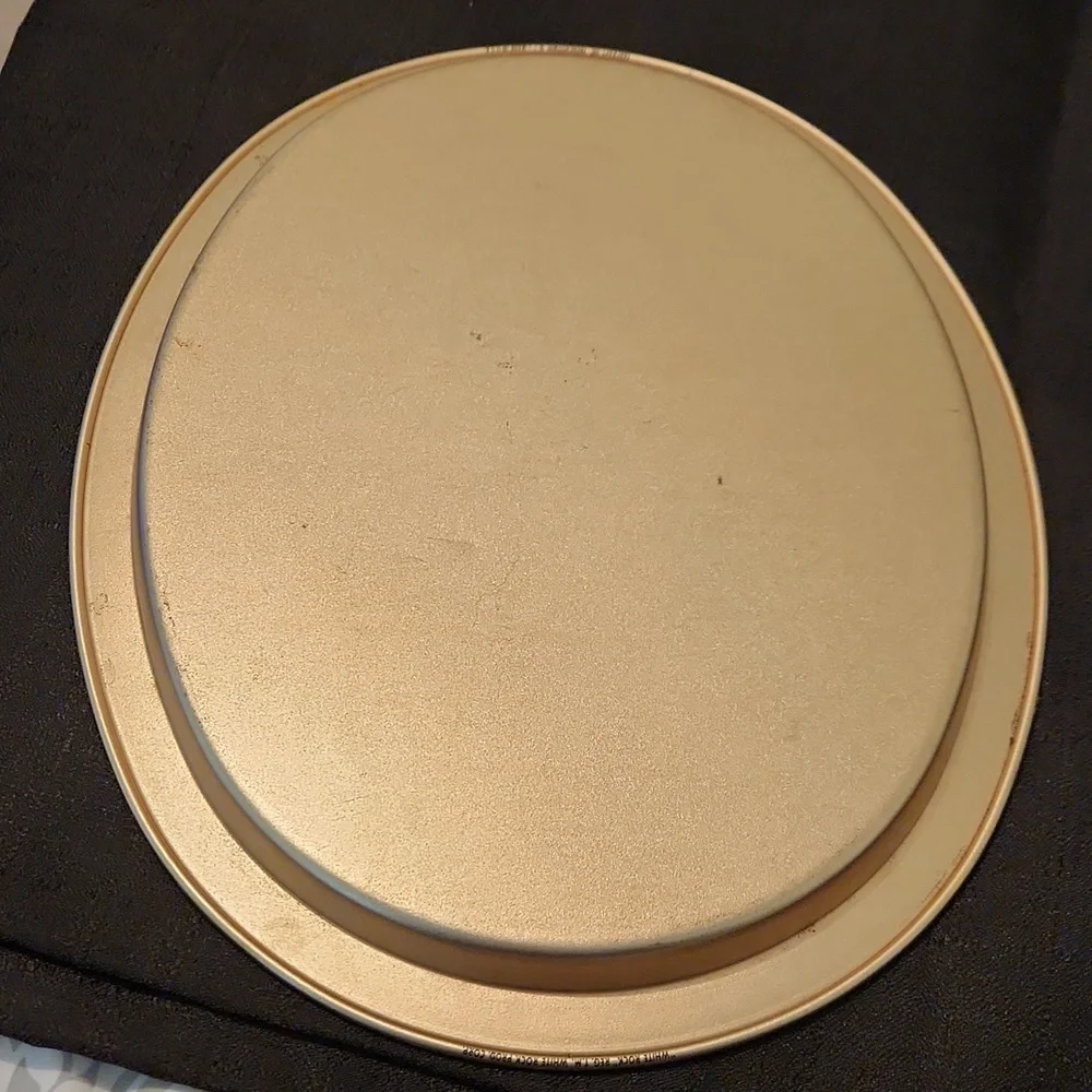 VINTAGE OVAL METAL BEER TRAY, ' WHITE ROCK' ADVERTISEMENT. '14.5×11.50